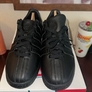 n’s Size 9 Classic KSwiss…..Never Worn